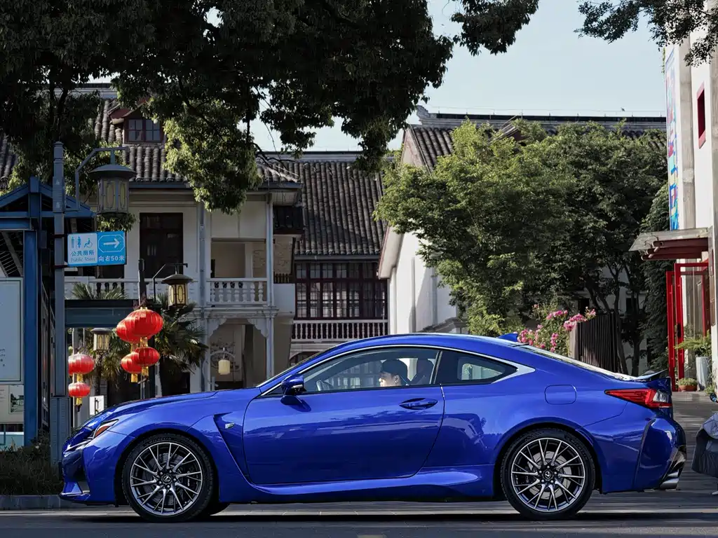Lexus RC F 2015 F 5.0L Peak Edition