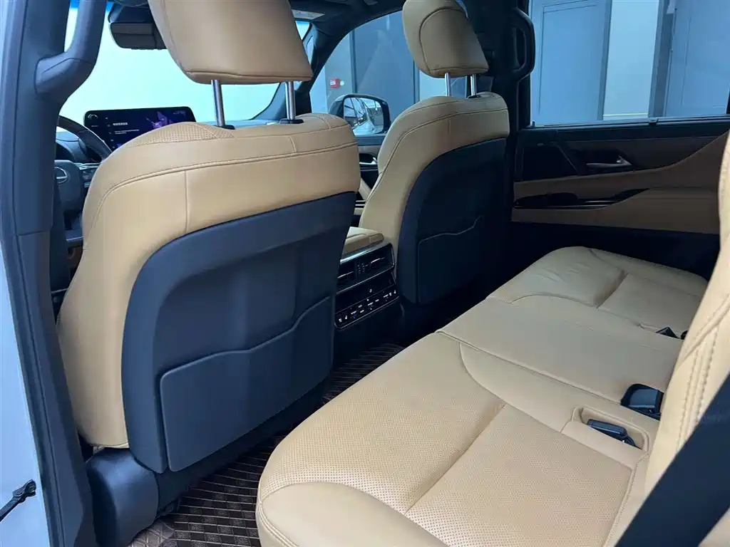 Lexus LX 600 2025