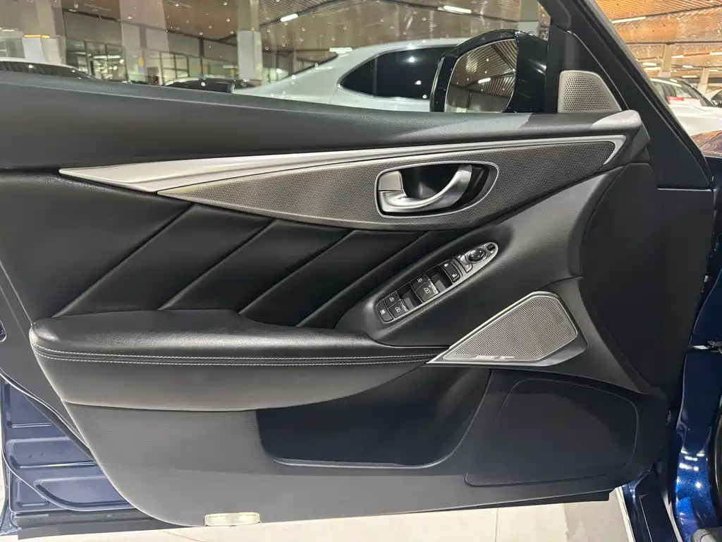 Infiniti Q50L 2018 2.0T Jinxiang Edition China V