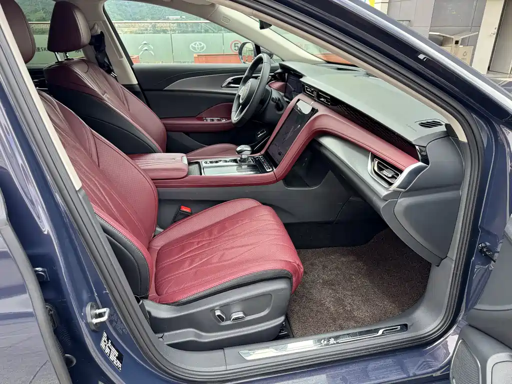 Hongqi H5 2024 2.0T Automatic Smart Connected Flagship Edition