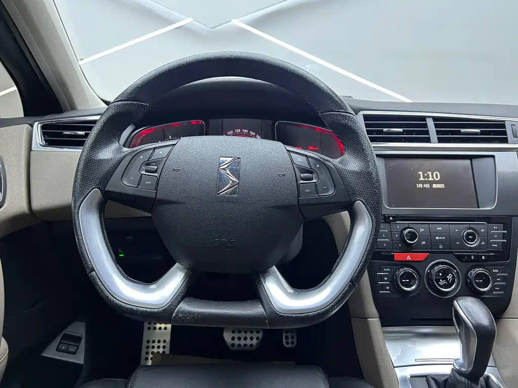 DS 6 2014 1.6T Luxury Edition THP200