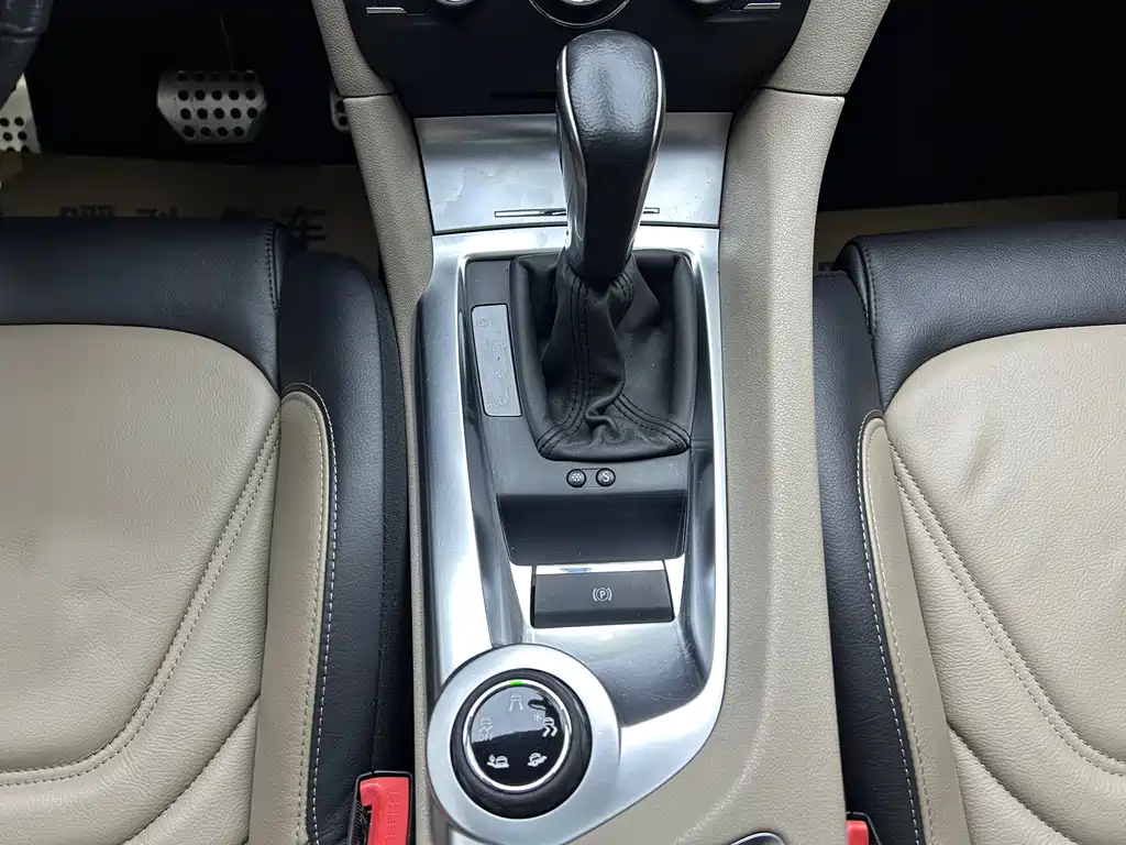 DS 6 2014 1.6T Luxury Edition THP200