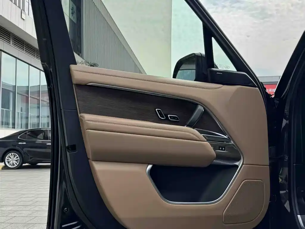Land Rover Range Rover 2023 3.0 L6 360PS Vogue Edition