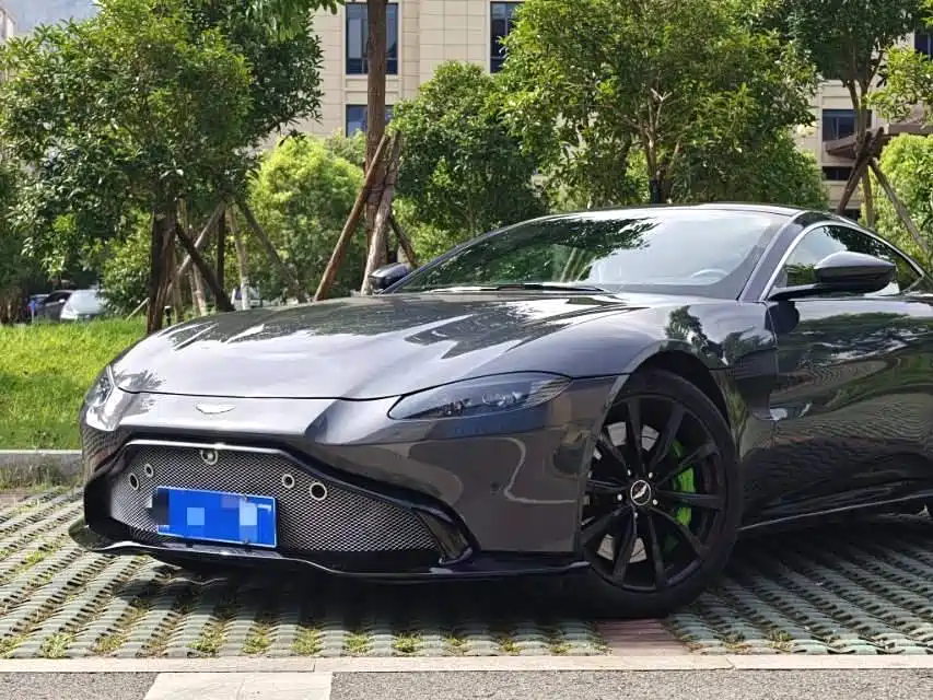 Aston Martin V8 Vantage 2018 4.0T V8 Coupe