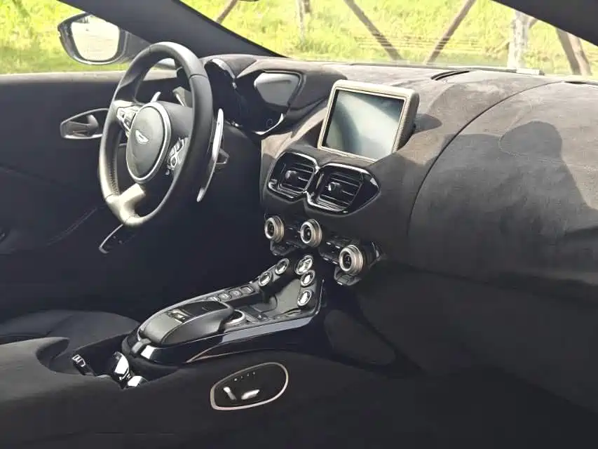 Aston Martin V8 Vantage 2018 4.0T V8 Coupe