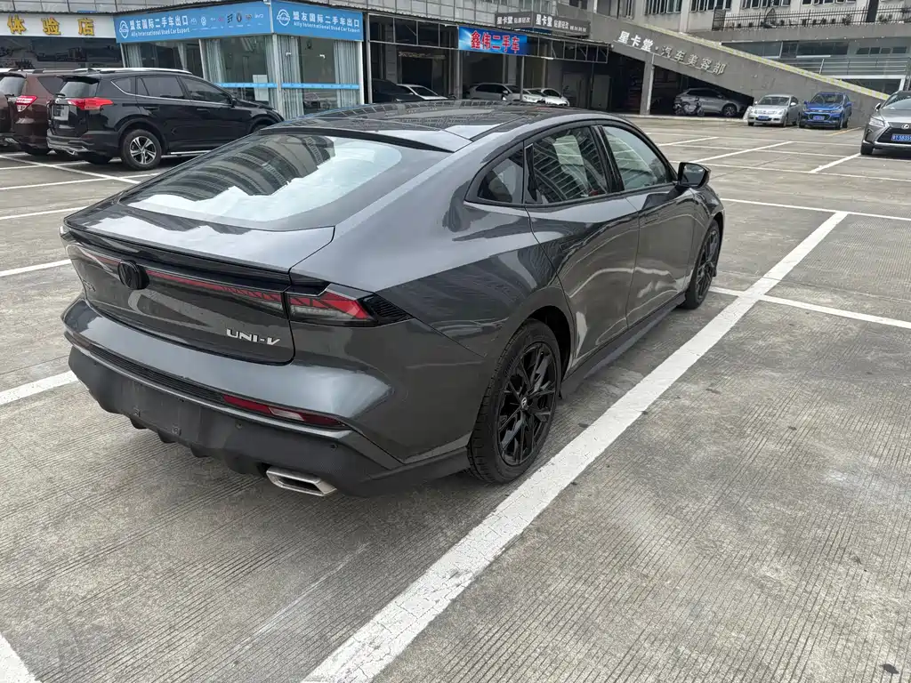 Changan UNI-V 2024 1.5T Prestige Edition