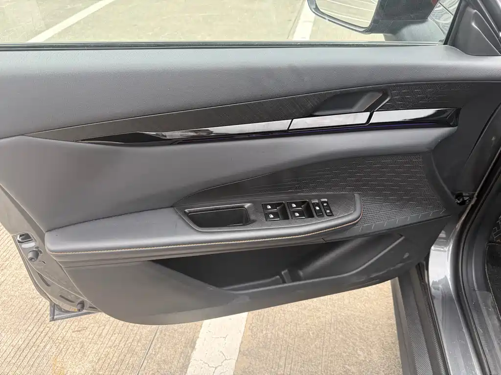 Changan UNI-V 2024 1.5T Prestige Edition