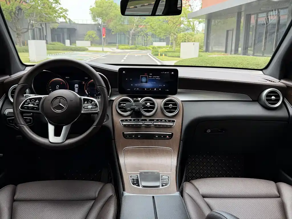 Mercedes-Benz GLC 300 L 4MATIC Dynamic Edition
