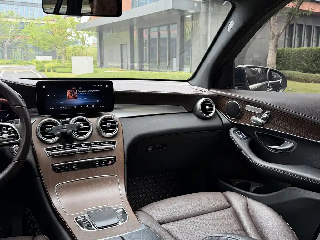 Mercedes-Benz GLC 300 L 4MATIC Dynamic Edition