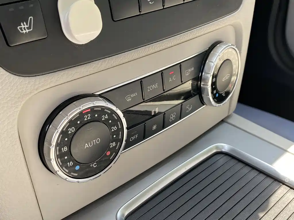 Mercedes-Benz GLK-Class 2013 GLK 300 4MATIC Dynamic Sunroof Edition