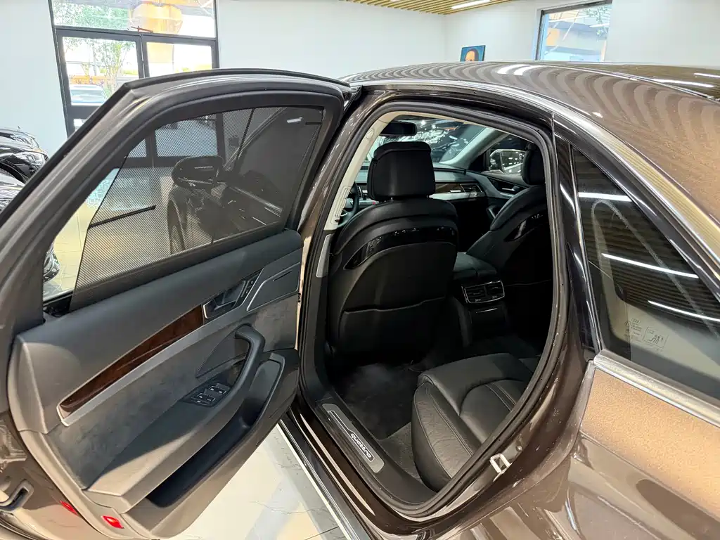Audi A8L 45 TFSI quattro Comfort Edition
