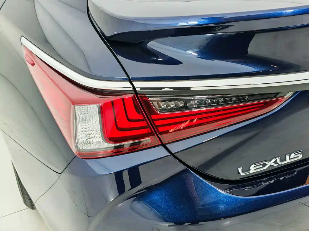 Lexus ES 2021 200 Excellence Edition