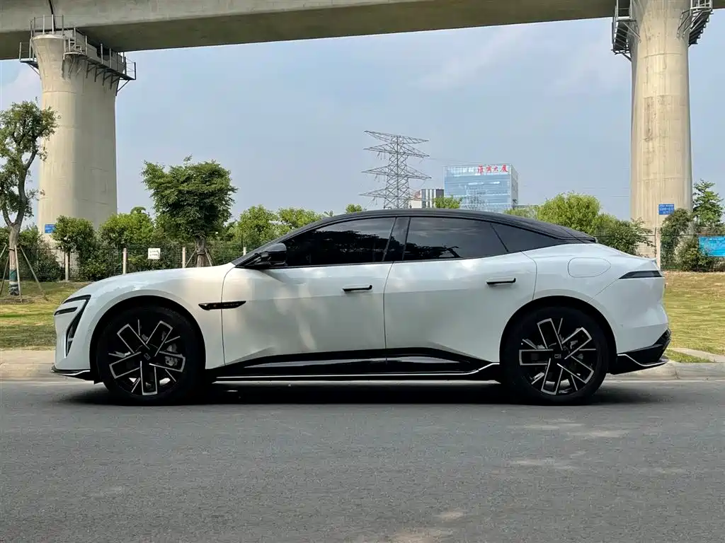 Avatr 06 2025 Ultra EV