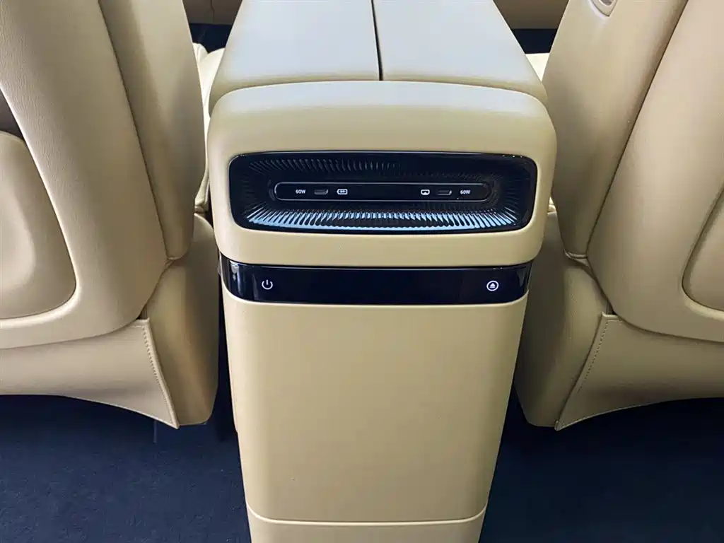 Voyah Dreamer 2025 PHEV AWD Flagship Kunpeng Edition