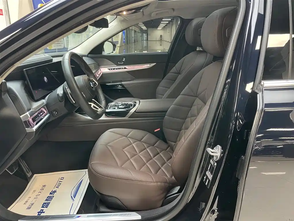 BMW 7 Series 2023 735Li M Sport Package