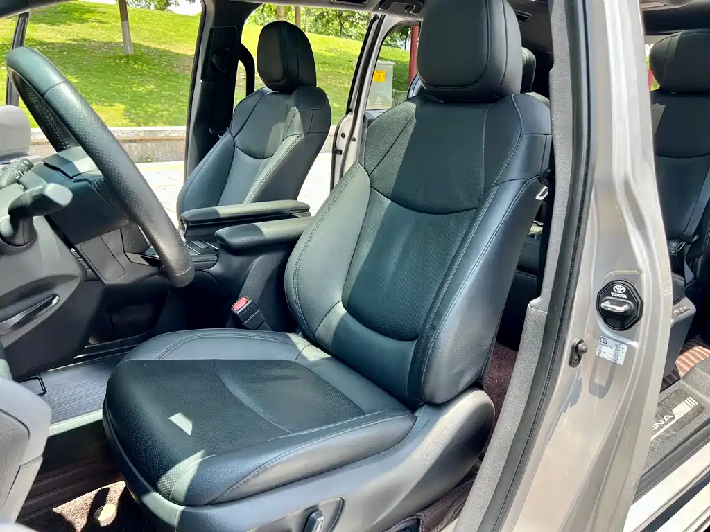 2021 Toyota Sienna Hybrid Platinum