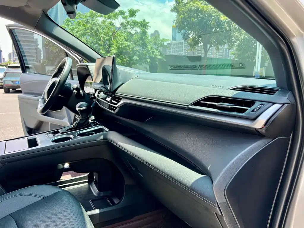 2021 Toyota Sienna Hybrid Platinum