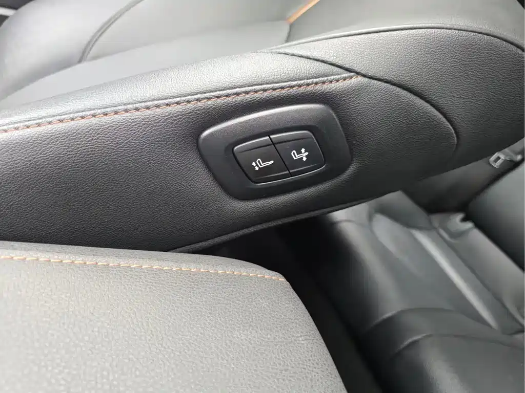 Camry 2023 2.0G Luxury Edition