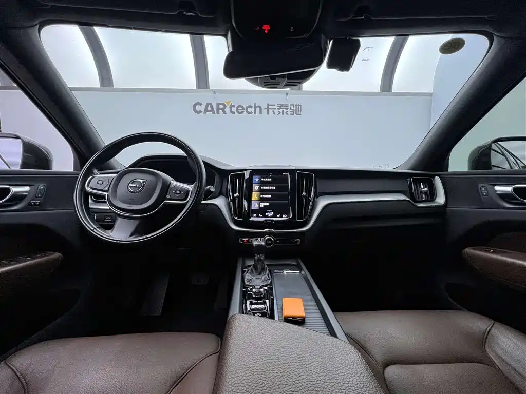 Volvo XC60 2020 T5 AWD Momentum Luxury Edition