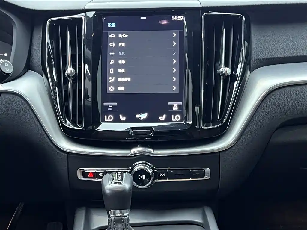 Volvo XC60 2020 T5 AWD Momentum Luxury Edition