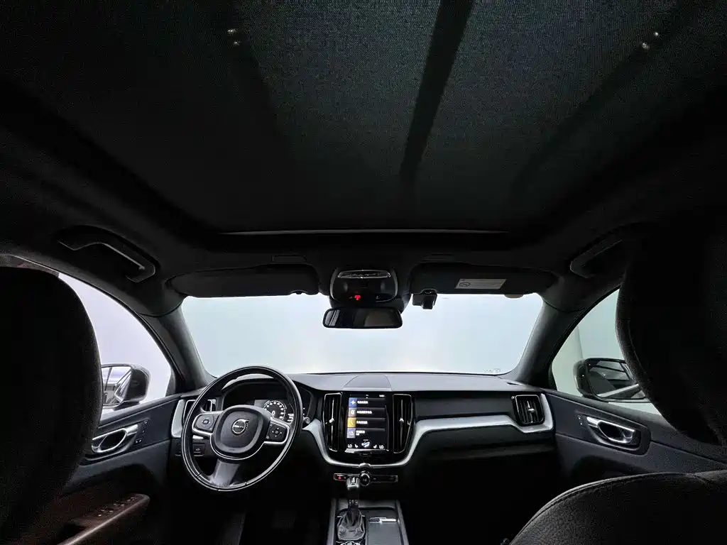 Volvo XC60 2020 T5 AWD Momentum Luxury Edition