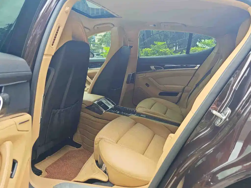 Porsche Panamera 4 Platinum Edition 3.6L 2013