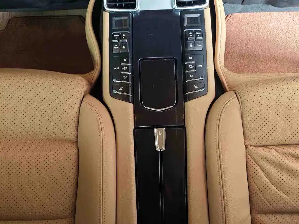 Porsche Panamera 4 Platinum Edition 3.6L 2013