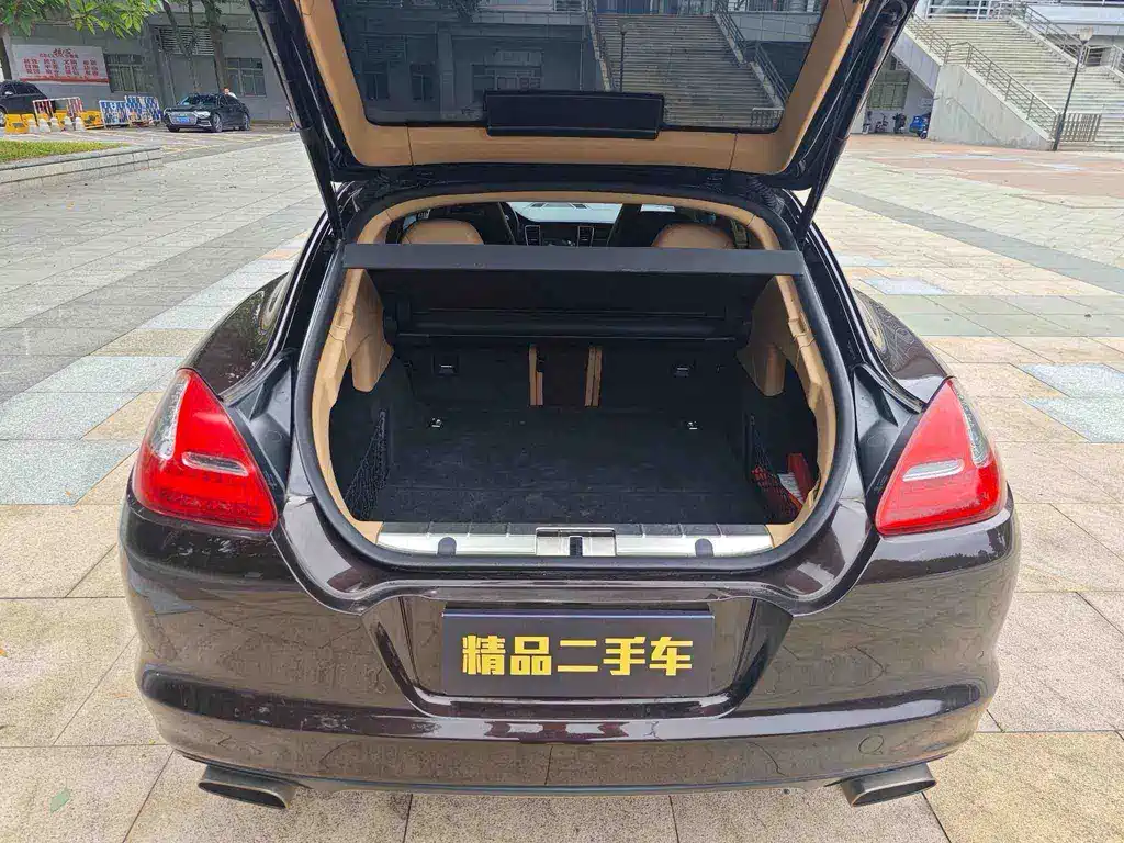 Porsche Panamera 4 Platinum Edition 3.6L 2013