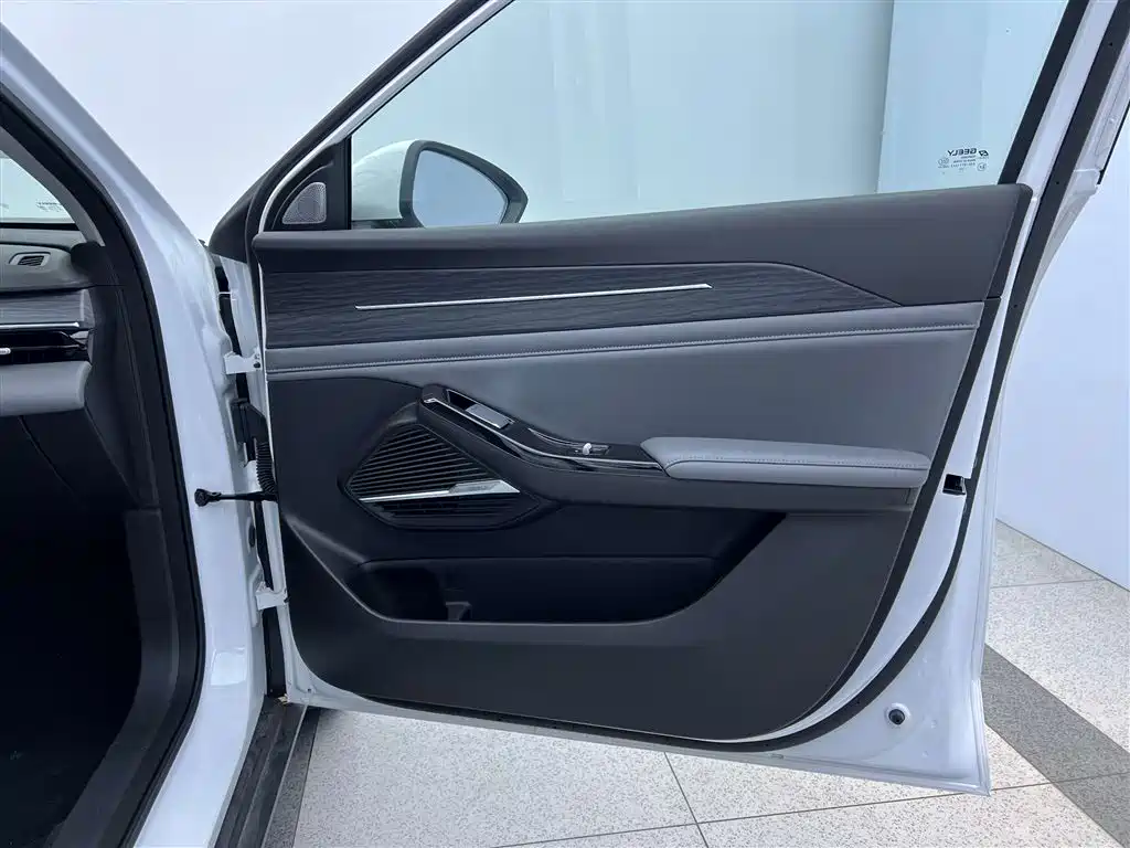 Geely Galaxy L6 2025 EM-i 140km Explore+ Edition