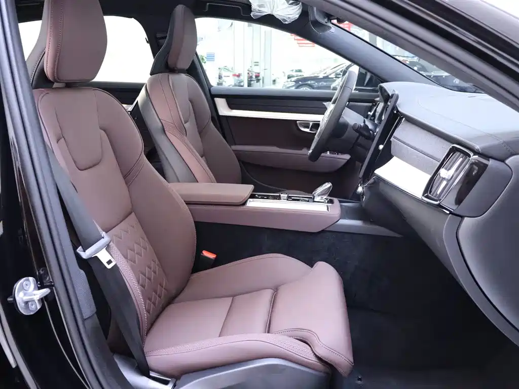 Volvo S90 2026 B5 Zhiyuan Luxury Edition