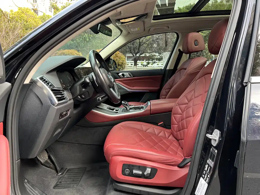 BMW X5 2022 xDrive 30Li M Sport Package