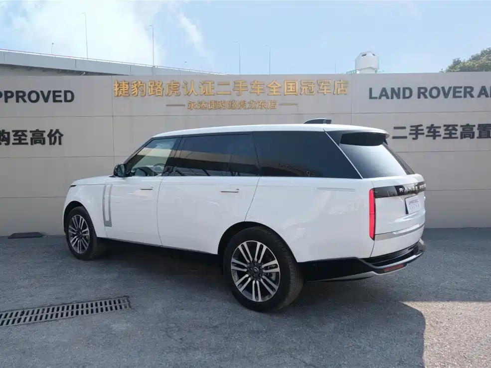 Range Rover 2023 3.0 L6 400PS Autobiography LWB