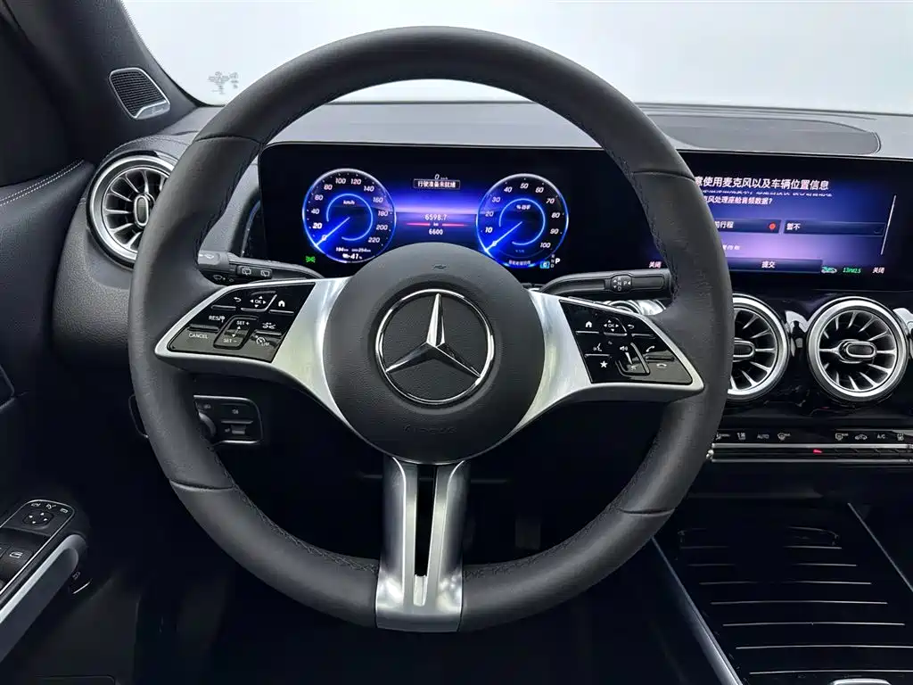 Mercedes-Benz EQB 260 2025