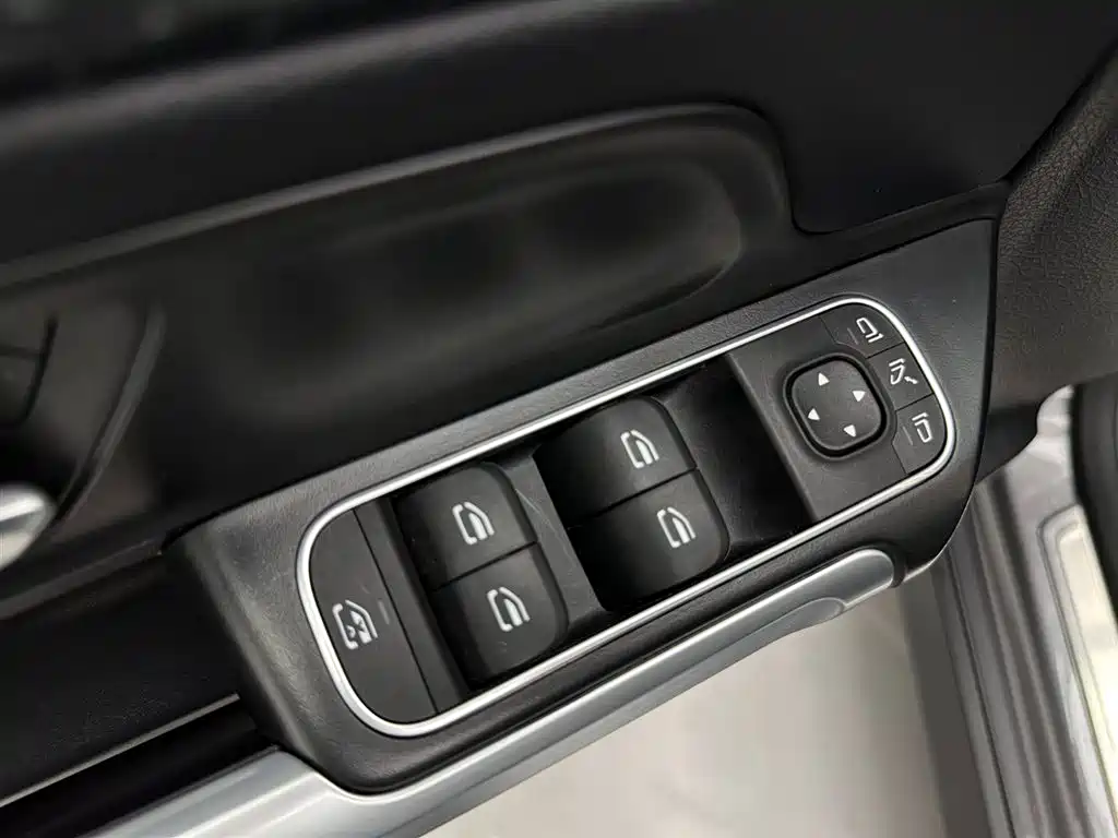 Mercedes-Benz EQB 260 2025