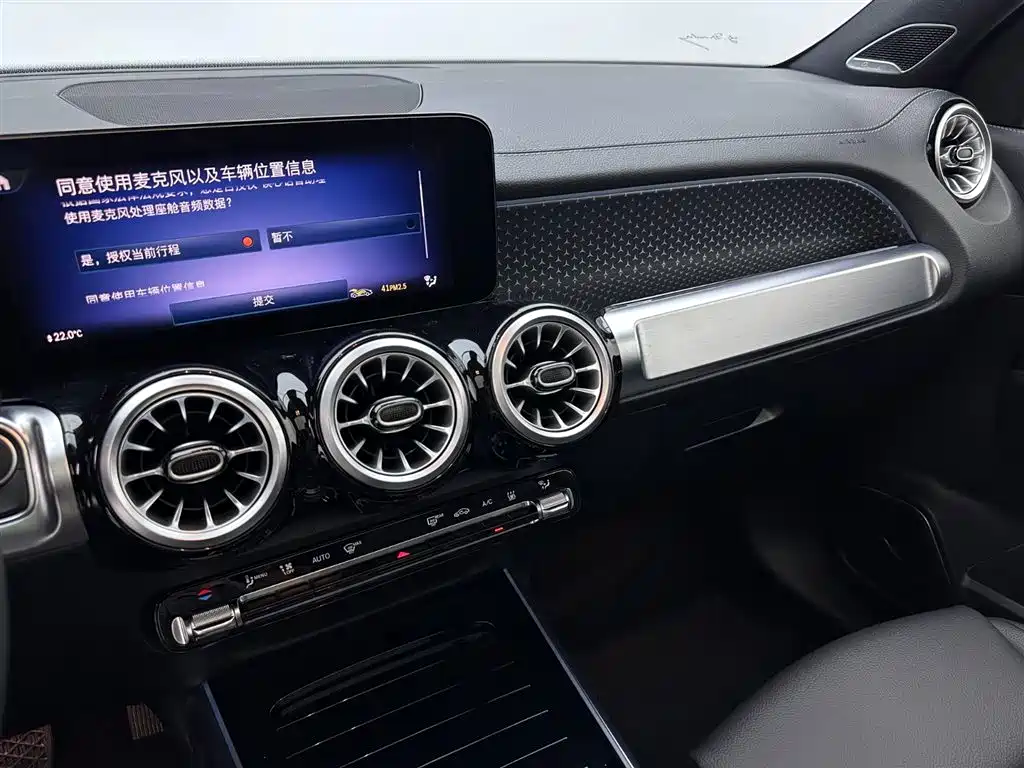 Mercedes-Benz EQB 260 2025