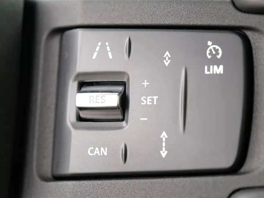 Land Rover Defender 2025 90 3.0T P400 X-Dynamic HSE