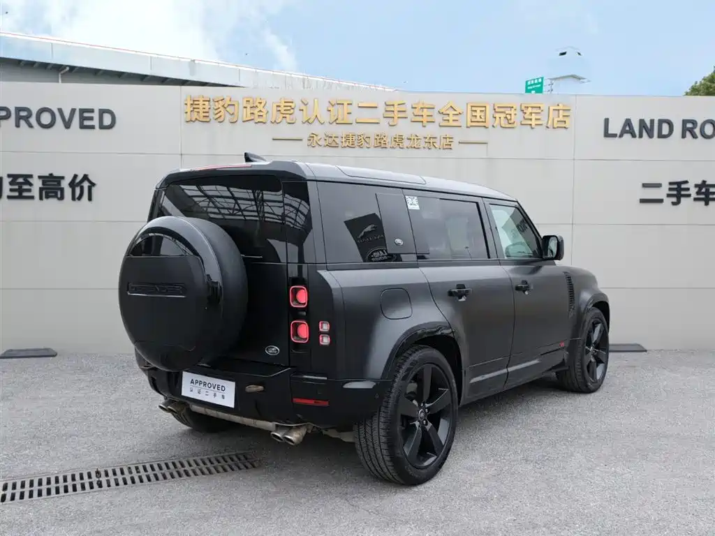 Land Rover Defender 2024 110 5.0T V8