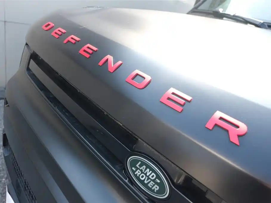 Land Rover Defender 2024 110 5.0T V8