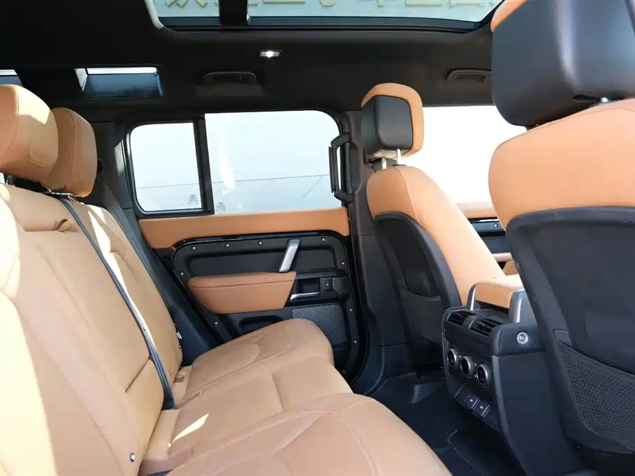 Land Rover Defender 2024 110 5.0T V8