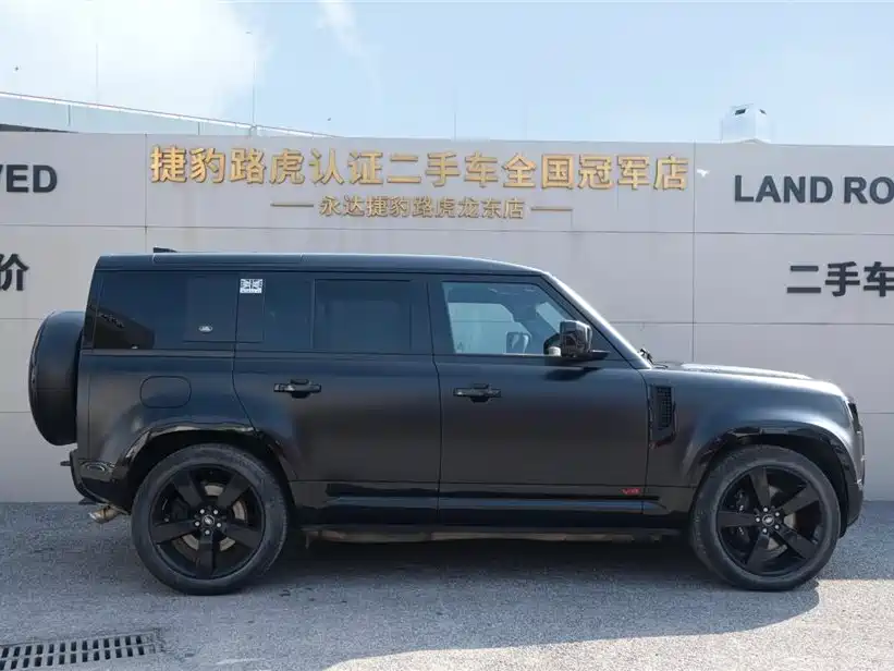 Land Rover Defender 2024 110 5.0T V8