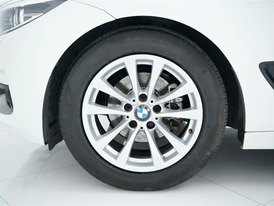BMW 3 Series GT 2017 320i Fashion Edition