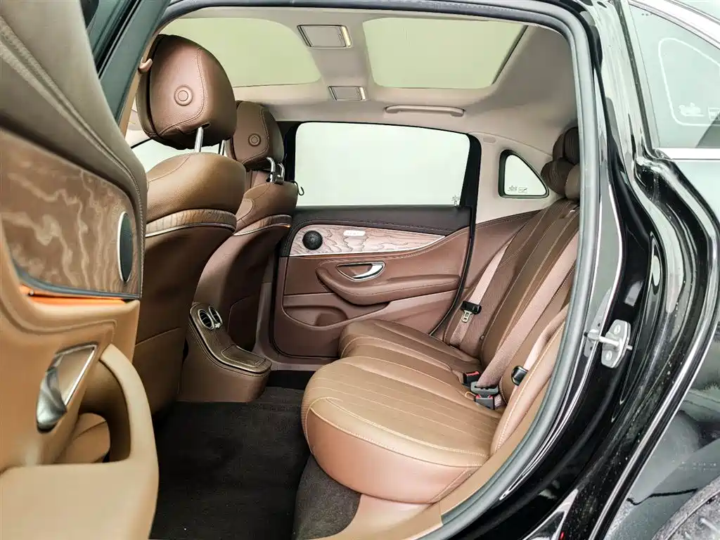 Mercedes-Benz E-Class 2023 E 300 L Fashion