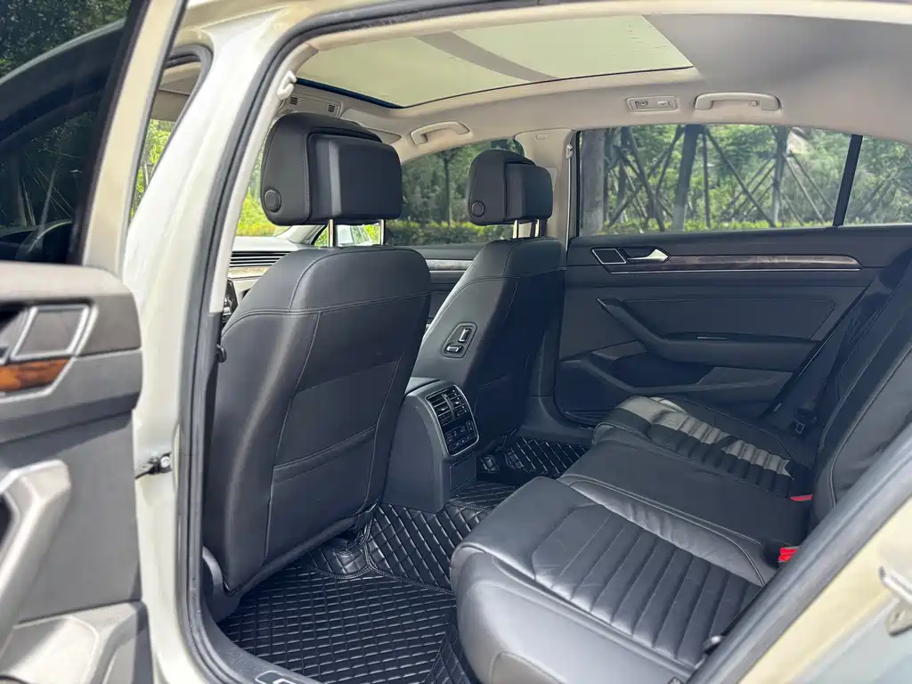 Volkswagen Passat 2018 Facelift 330TSI DSG Luxury