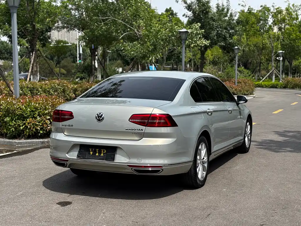 Volkswagen Passat 2018 Facelift 330TSI DSG Luxury