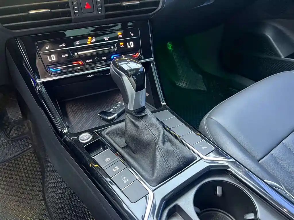 Volkswagen Passat 2023 330TSI Starlight Elite Edition