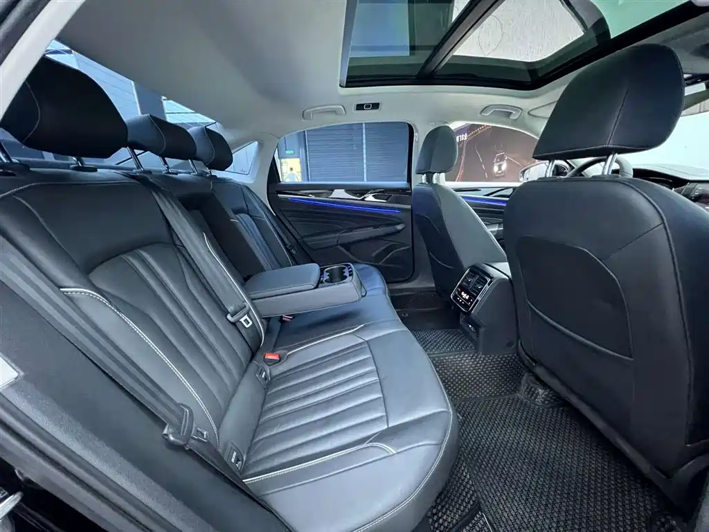 Volkswagen Passat 2023 330TSI Starlight Elite Edition