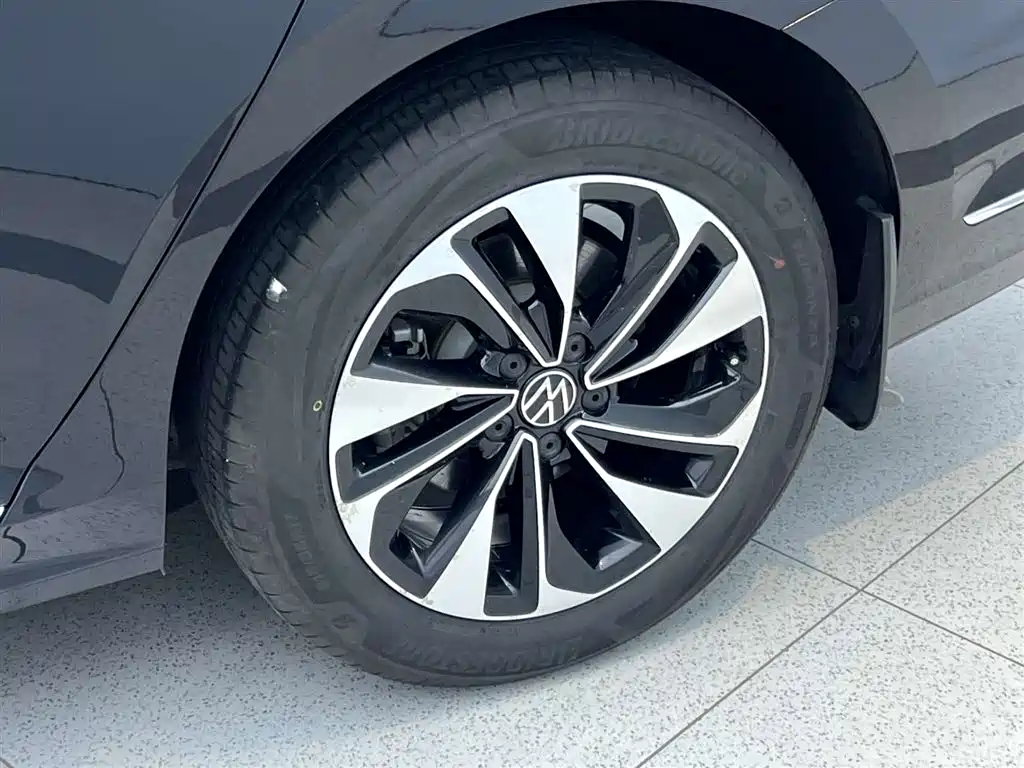 Volkswagen Passat 2023 330TSI Starlight Elite Edition