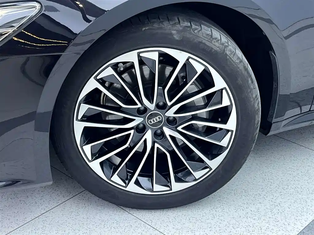 Audi A7L 2024 45 TFSI Luxury