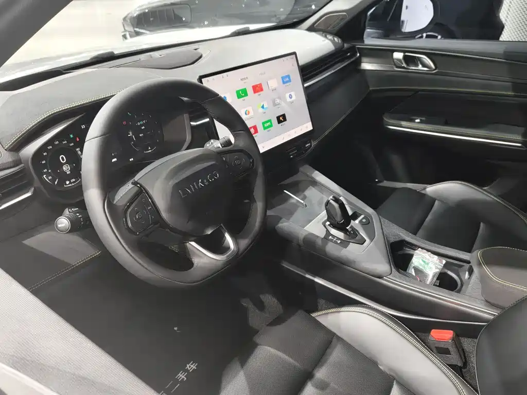 Lynk & Co 01 2.0TD AWD Pro
