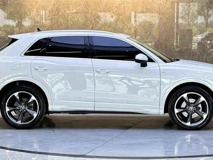 Audi Q3 2023 35 TFSI S Line
